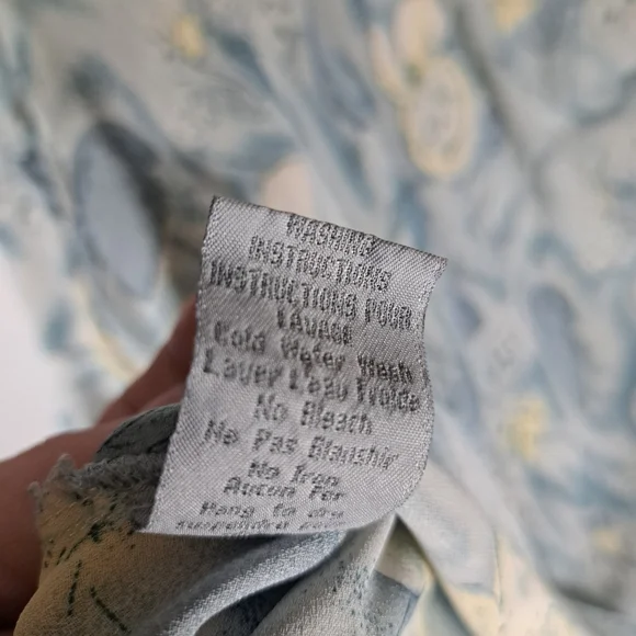 East West Vintage Baby Blue Floral Flowy Top Size Large Cross Front 3/4 Sleeve - Picture 9 of 10